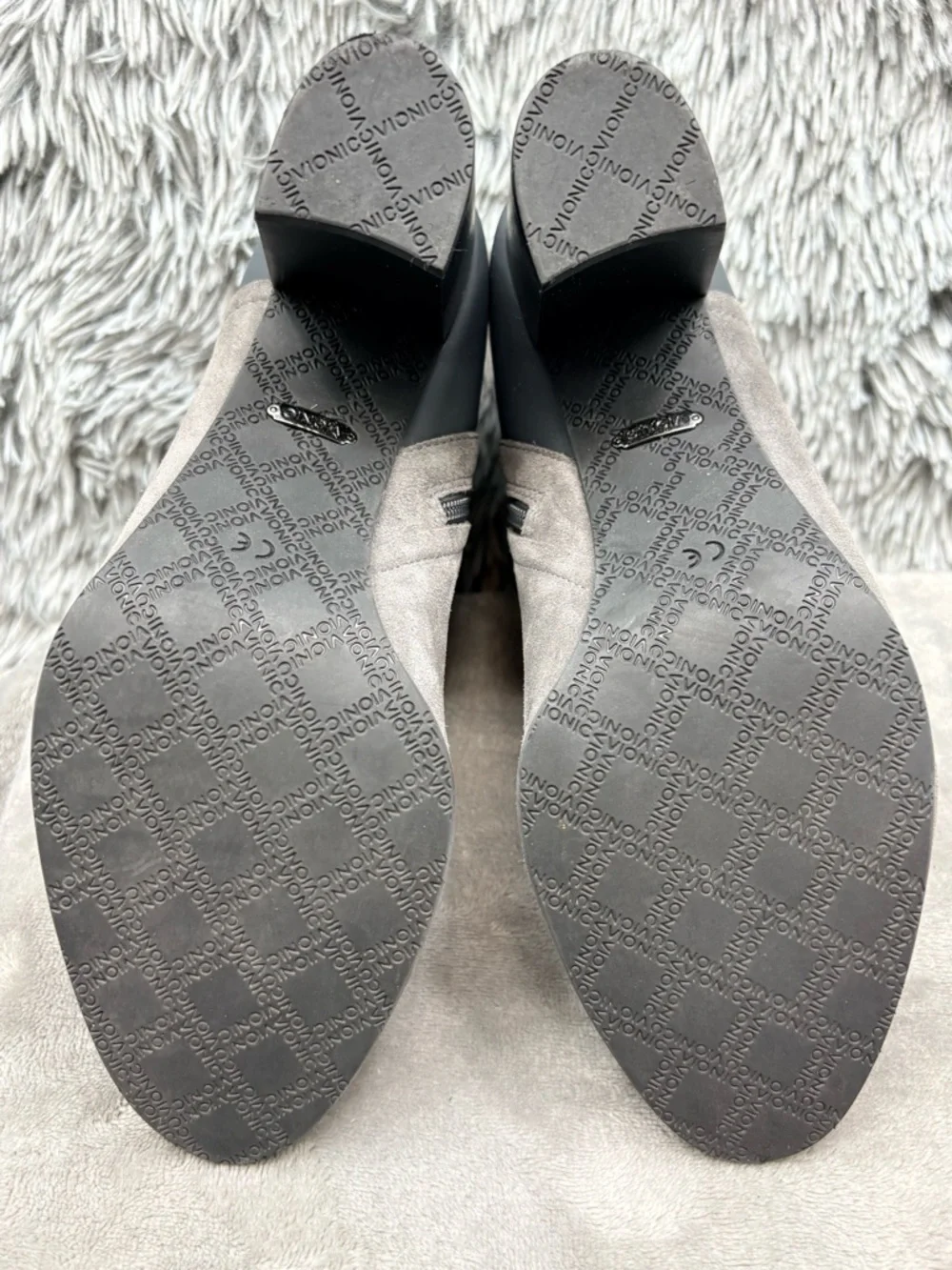 Vionic Boots Womens 9.5 Whitney Suede Neoprene Comfort Sole Heeled Ankle Gray